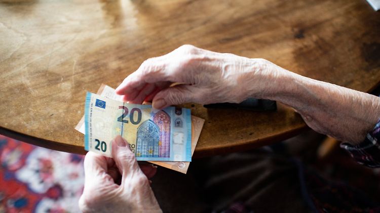 Mehr als jede vierte Frau über 80 Jahren in Deutschland lebt unter der Armutsgrenze.