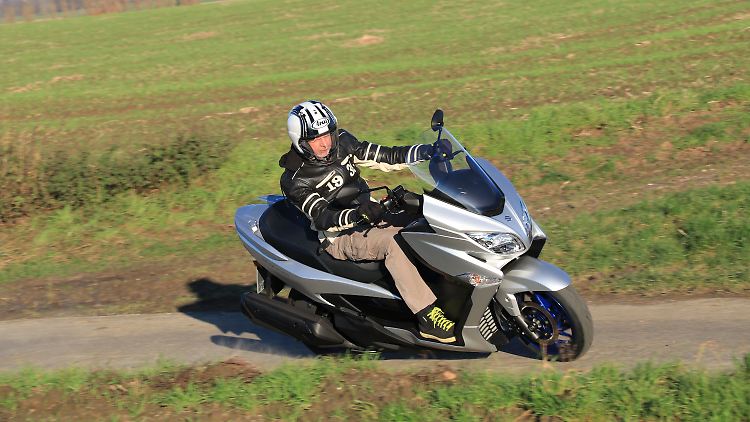 Beim neuen Burgman 400 hat Suzuki großen Wert auf Sportlichkeit gelegt, die Tourentauglichkeit aber nicht vernachlässigt.