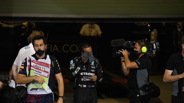 Hamilton nach dem Rennen in Abu Dhabi.