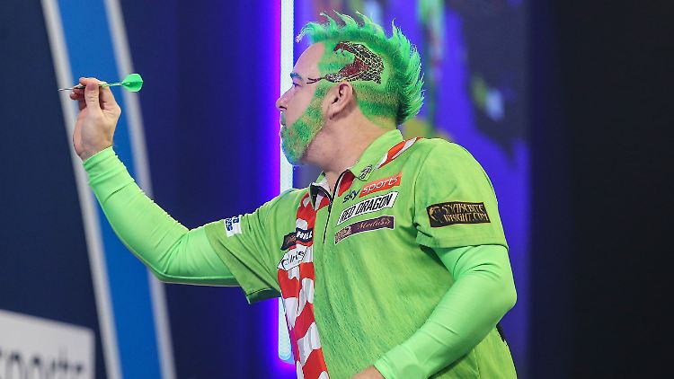 Peter Wright, Weltmeister 2020, nahm im Vorjahr als "Grinch" verkleidet an der WM teil.