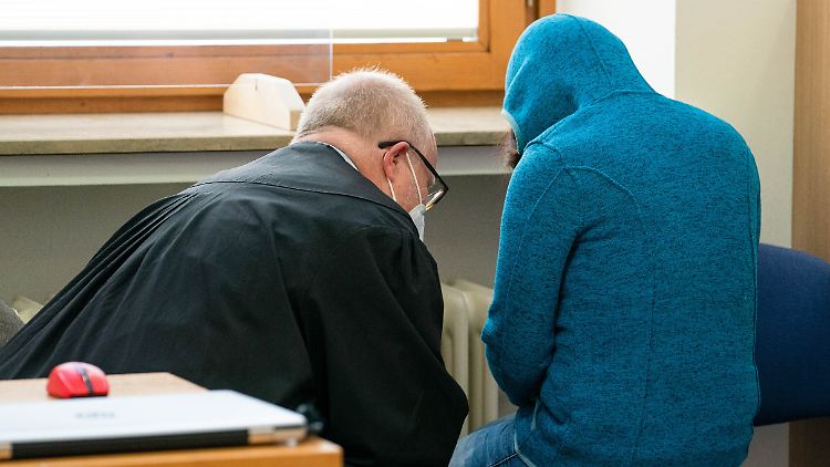 Der Prozess fand weitgehend unter Ausschluss der Öffentlichkeit statt, um das minderjährige Opfer der Verurteilten zu schützen.