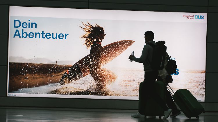 Fliegen kann auch unabhängig von allen Verheißungen der Freiheit ziemlich abenteuerlich sein.