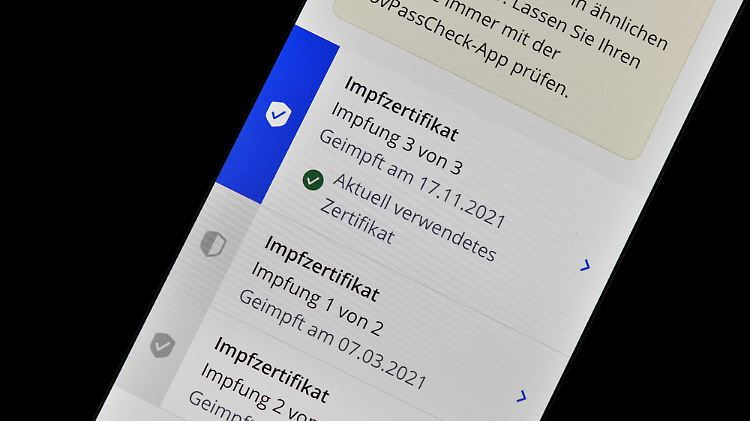 In Österreich gelten ab Montag nur noch diejenigen als vollständig geimpft., die einen Booster-Nachweis vorzeigen können.
