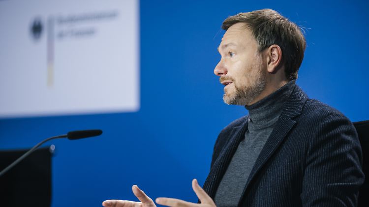 Lindner kündigte auch Vereinfachungen bei der Steuererklärung an, etwa durch mehr vorausgefüllte Daten.