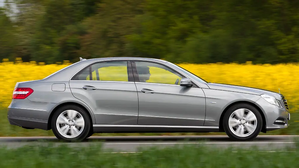 Hallo-Taxi-Nein-das-ist-nicht-gemein-denn-ueber-Jahrzehnte-praegte-die-Mercedes-Mittelklasse-die-deutsche-Taxi-Szene