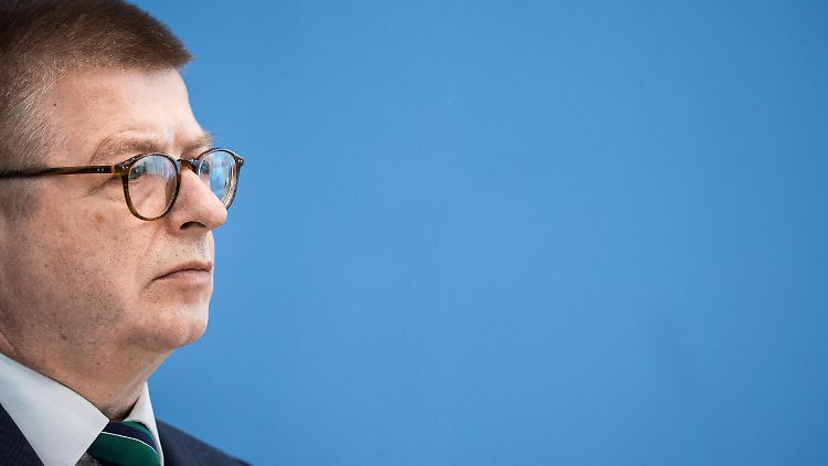 Thomas Haldenwang erinnert an den Mord an einer Tankstelle in Idar-Oberstein und hält ähnliche Taten für möglich.