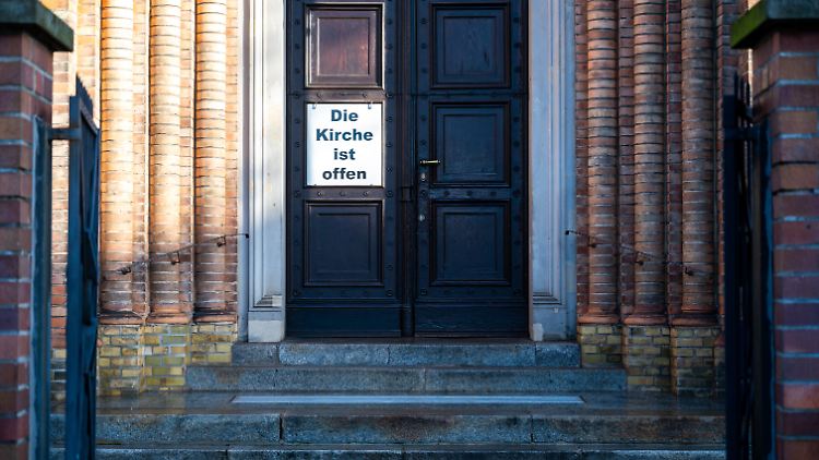 In vielen Gemeinden stehen die Kirchen zu Weihnachten allen offen - unabhängig vom Impfstatus.