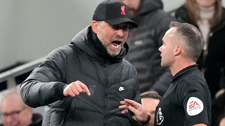Klopp ist sichtbar unzufrieden.