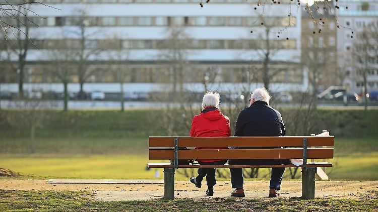 Aktuell sind 42 Prozent der 60- bis 64-Jährigen rentenversicherungspflichtig beschäftigt - 2002 waren es nur 10 Prozent.