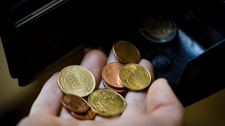 Auszubildende dürfen sich 2022 über mehr Geld freuen.