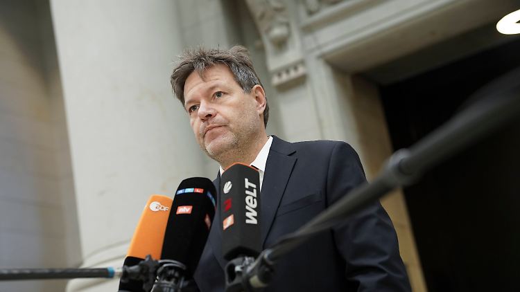 Habeck warnt davor, Entscheidungen zu verschleppen.