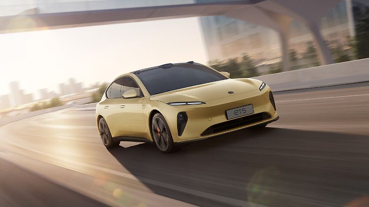 Mit den rein elektrischen Reichweiten seiner Fahrzeuge hat der chinesische Autobauer Nio seit einiger Zeit für Aufsehen gesorgt. Jetzt soll mit dem ET5 aber auch noch ein erschwinglicher Kompaktwagen kommen.