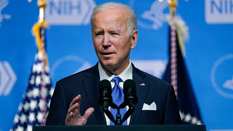 Omikron breitet sich mit einem rasanten Tempo aus. US-Präsident Joe Biden will sich im Laufe des Tages an die Bevölkerung wenden.