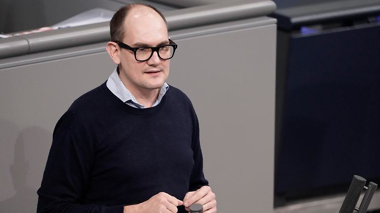 Dahmen fordert eine vorausschauende Reaktion auf Omikron.
