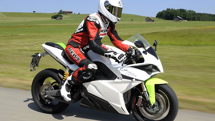 Die Ego von Energica ist 150 PS stark und bis zu 240 km/h schnell. Dennoch leidet sie an einem hohen Gewicht und einem ebensolchen Preis.