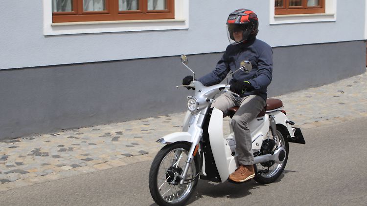Die angenehme Sitzhaltung auf dem Motron Cubertino ließe weit mehr Strecke zu, als die 56 Kilometer, die einem der Akku gewährt.