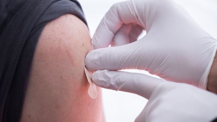 Bei der Ausgestaltung einer allgemeinen Corona-Impfpflicht gibt es im Detail noch unterschiedliche Vorstellungen im Ethikrat.