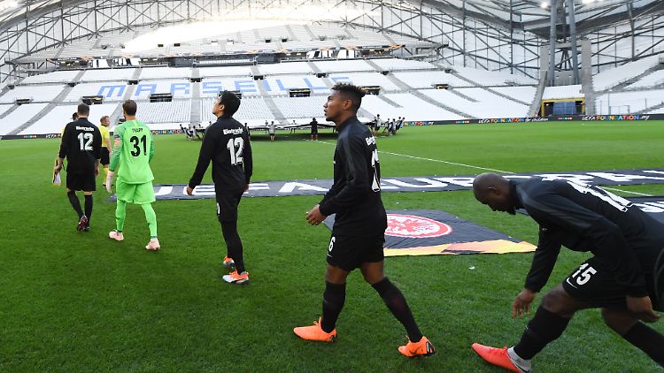 Ein leeres Stadion noch vor Corona: Um das Spiel von Eintracht Frankfurt in Marseille gibt es auch drei Jahre später noch Diskussionen.