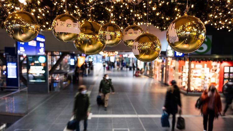 Im Berliner Hauptbahnhof wird es über Weihnachten wohl erneut weniger Reiseverkehr geben.