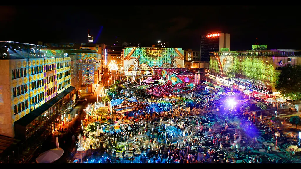Beim-Essener-Lichtkunst-Festival-soll-der-ganze-Kennedyplatz-in-der-Innenstadt-zu-einem-Gesamtkunstwerk-werden