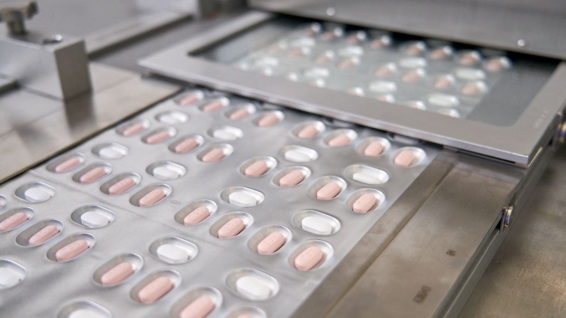 2021-12-22T174018Z_744534251_RC2B8Q90OVI7_RTRMADP_3_HEALTH-CORONAVIRUS-TREATMENTS-PFIZER.JPG