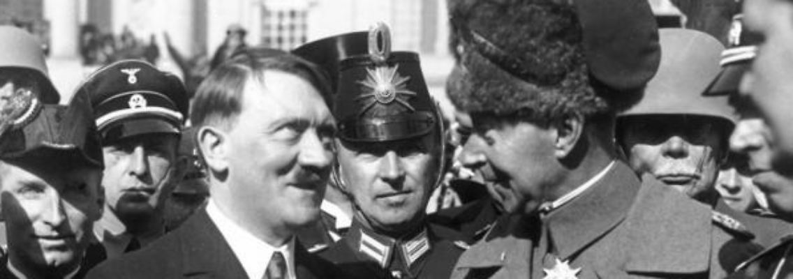 Bundesarchiv_Bild_102-14437,_Tag_von_Potsdam,_Adolf_Hitler,_Kronprinz_Wilhelm.jpg