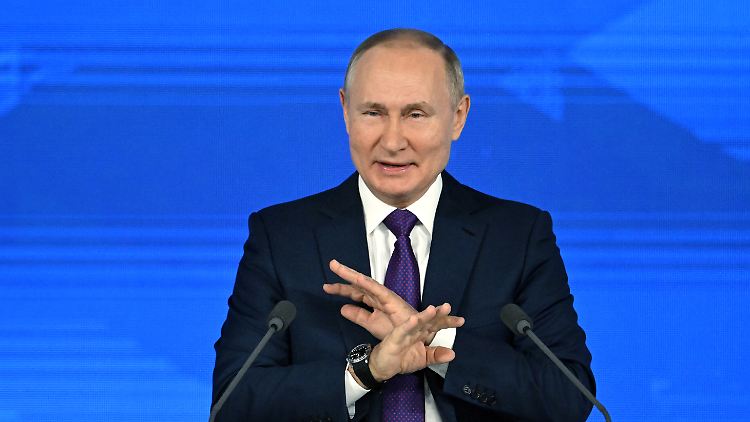 Stellt die NATO als Aggressor da: Russlands Präsident Putin bei seiner Jahrespressekonferenz in Moskau.
