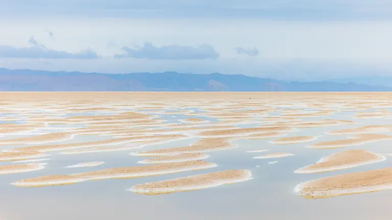 epi-222679359-Half-Life-Lake-Maji