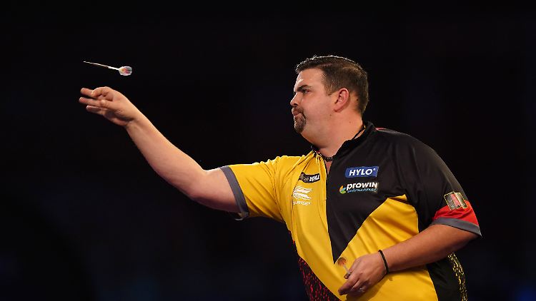 Gabriel Clemens musste nur eine durchschnittliche Leistung zeigen, um in die dritte Runde der Darts-WM einzuziehen.
