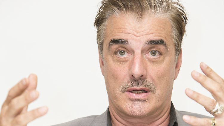 Chris Noth weist die Anschuldigungen zurück.