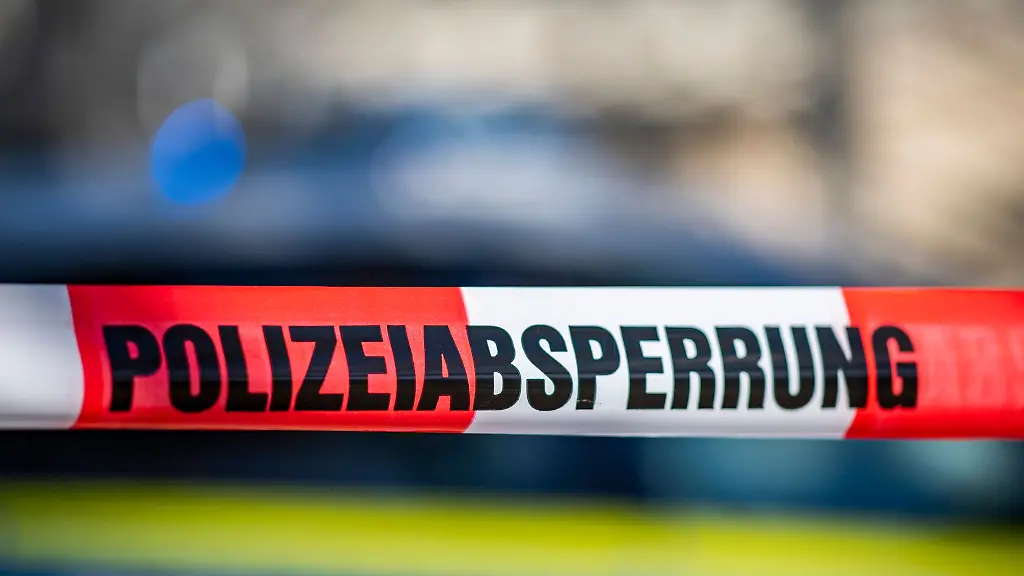 Die-Polizei-ermittelt-die-Identitaet-und-die-Umstaende-des-Todes