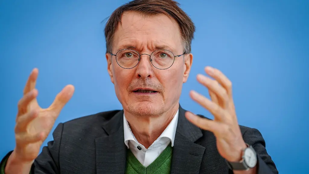 Nicht-immer-unkritisch-aber-konstruktiv-seien-die-Gespraeche-im-Saarland-ueber-die-Krankenhausreform-gewesen-so-Bundesgesundheitsminister-Karl-Lauterbach-SPD