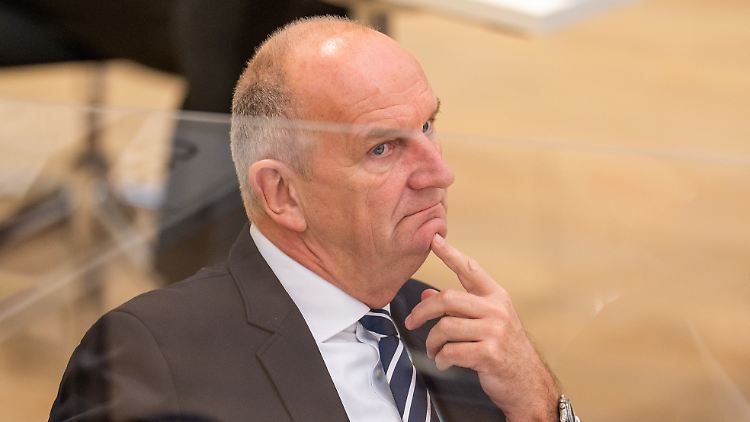 Will über die Frage der Impfpflicht noch länger nachdenken: Brandenburgs Ministerpräsident Woidke.