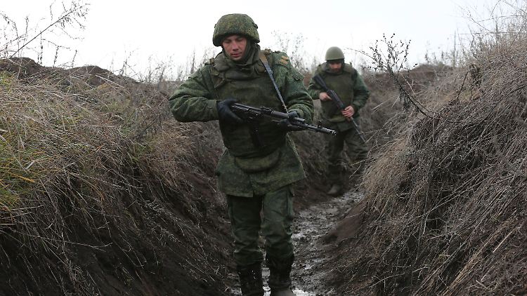 Mehr als 10.000 Soldaten seien in ihre Stützpunkte zurückgekehrt, erklärte das Verteidigungsministerium in Moskau.