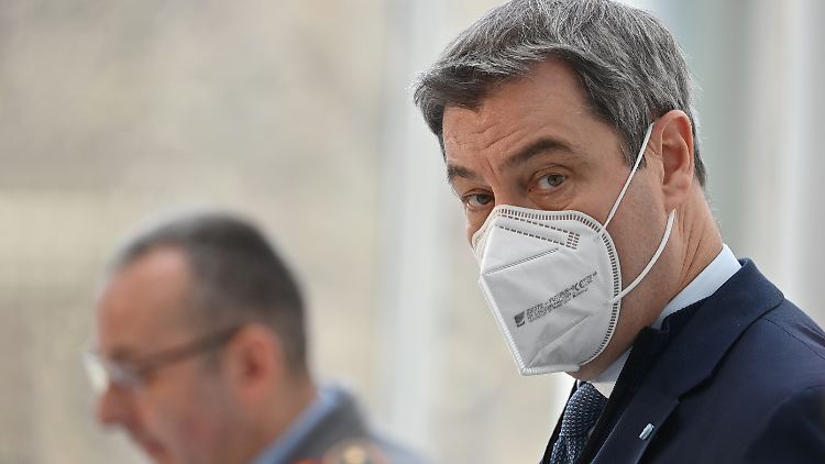 CSU-Chef Söder verlangt überall und umfassend eine FFP2-Maskenpflicht.