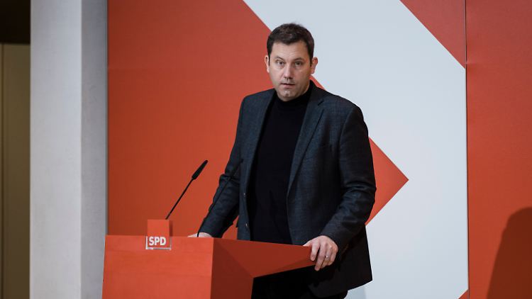 "Ich bin gespannt, welchen Friedrich Merz wir jetzt als Parteivorsitzenden erleben werden - er steht vor riesigen Aufgaben", sagt SPD-Chef Lars Klingbeil.