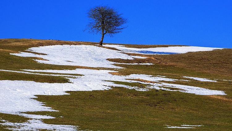 Zum Jahreswechsel wird es in ganz Deutschland deutlich wärmer - im Süden und Südosten ist vielleicht sogar ein blauer Himmel drin.