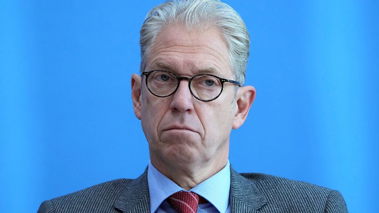 Der Chef der Kassenärztlichen Bundesvereinigung (KBV), Andreas Gassen, hält nichts davon, Ungeimpfte bei der  gesetzlichen Krankenversicherung zur Kasse zu bitten.