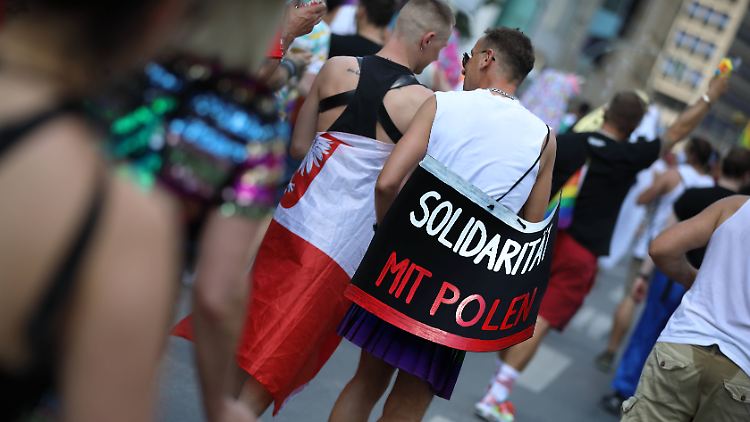 Solidarität mit Polen - wahrscheinlich nicht ganz das, was sich die "Klubs" vorstellen. Aufnahme vom Christopher Street Day 2020 in Berlin.