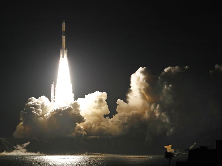 Eine H-2A-Rakete mit einem britischen Kommunikationssatelliten hebt am 23. Dezember vom Tanegashima Space Center in der Präfektur Kagoshima im Südwesten Japans ab.