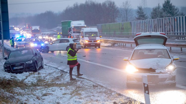 Manche Straßen waren am Morgen spiegelglatte Eisflächen.