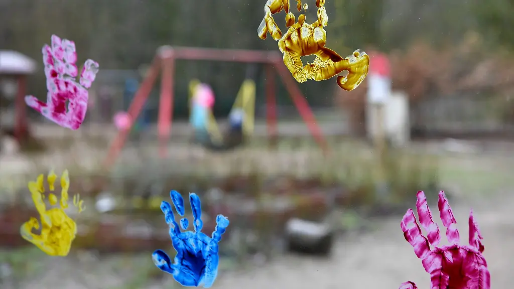 Ein-Dreijaehriger-buext-aus