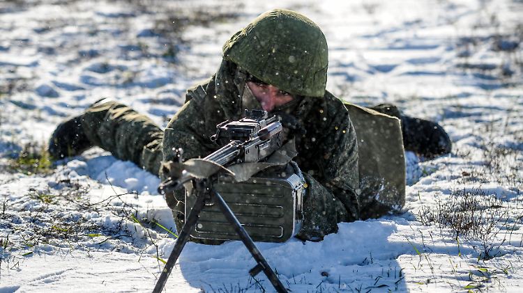Zehntausende russische Soldaten beifinden sich derzeit an der ukrainischen Grenze. 