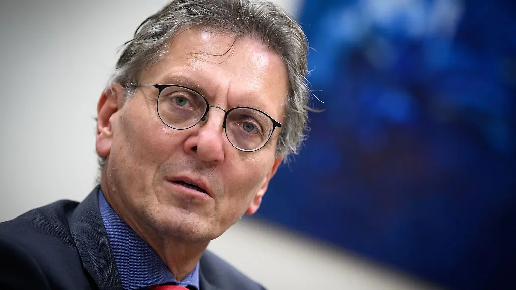 Bausenator-Christian-Gaebler-SPD-informiert-im-Senat-ueber-die-Zukunft-des-Olympiaparks