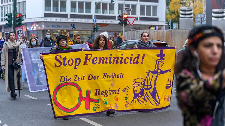 Die Angeklagten wollten ihre 34 Jahre alte Schwester "für ihren westlich orientierten Lebenswandel bestrafen".