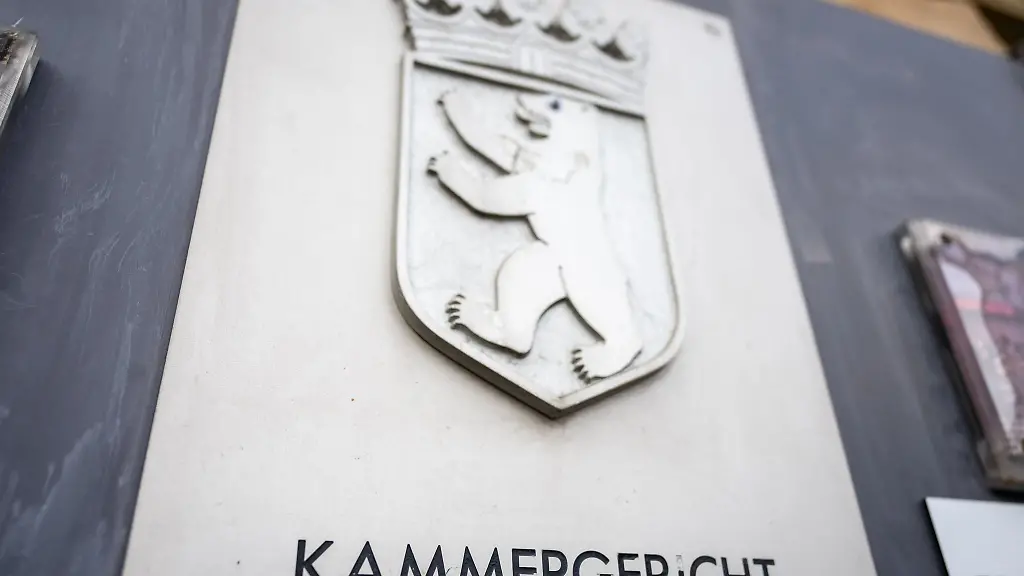 Gericht-Hakenkreuz-als-Corona-Kritik-strafbar