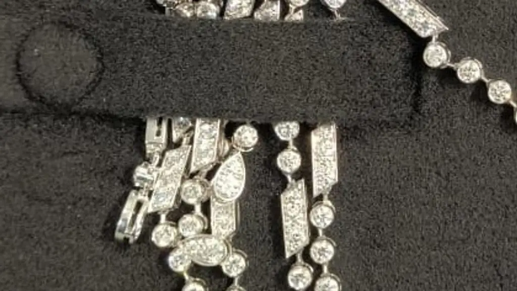 Der-Zoll-stellte-bei-der-Kontrolle-unter-anderem-ein-Collier-sicher