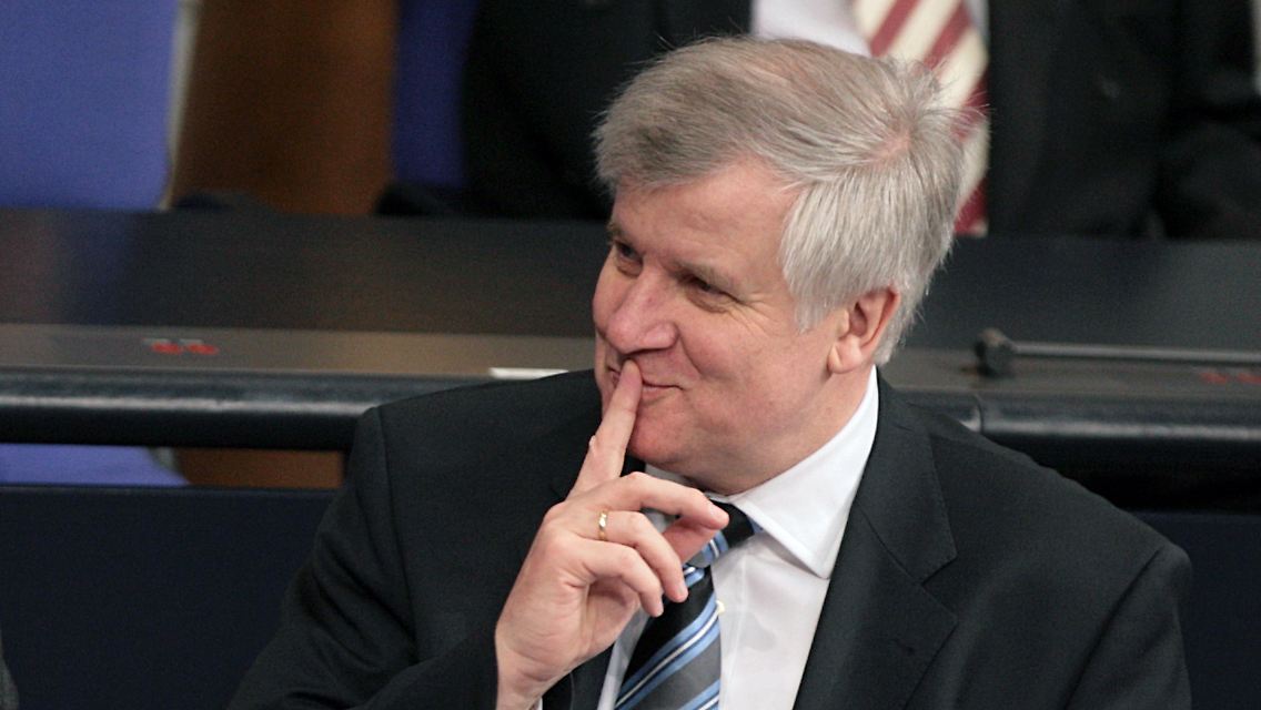 Der CSU-Vorsitzende übt sich in ungewohnter Pose.