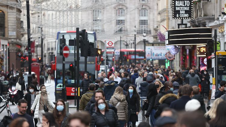 Trotz der hohen Inzidenz ist die Londoner City sehr belebt.