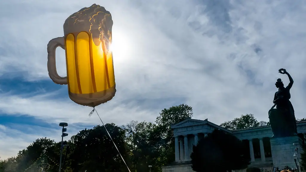Ein-Folienballon-hat-waehrend-des-Oktoberfests-einen-stundenlangen-Ausfall-auf-der-S-Bahn-Stammstrecke-ausgeloest